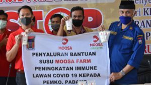 Moosa Genetika Berikan Bantuan 600 Pouch Minuman Susu di Padang