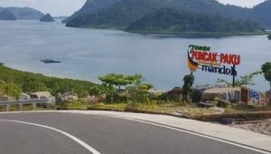 Pemkab Pessel Benahi Taman Puncak Paku KWBT Mande