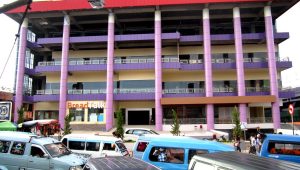 Pedagang SPR Plaza Padang Terpaksa Gunakan Genset Akibat Listrik Diputus PLN