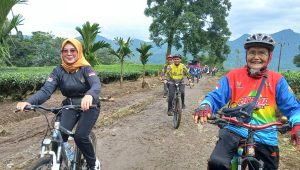 Kakek 81 Tahun Sukses Tempuh Rute Gowes Adventure di Solok Selatan