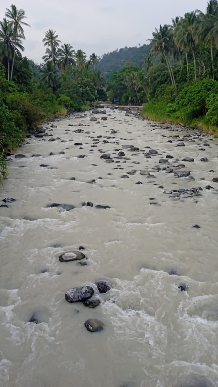 sejumlah-sungai-berhulu-dari-marapi-berwarna-keabuan-dan-berbau-balerang