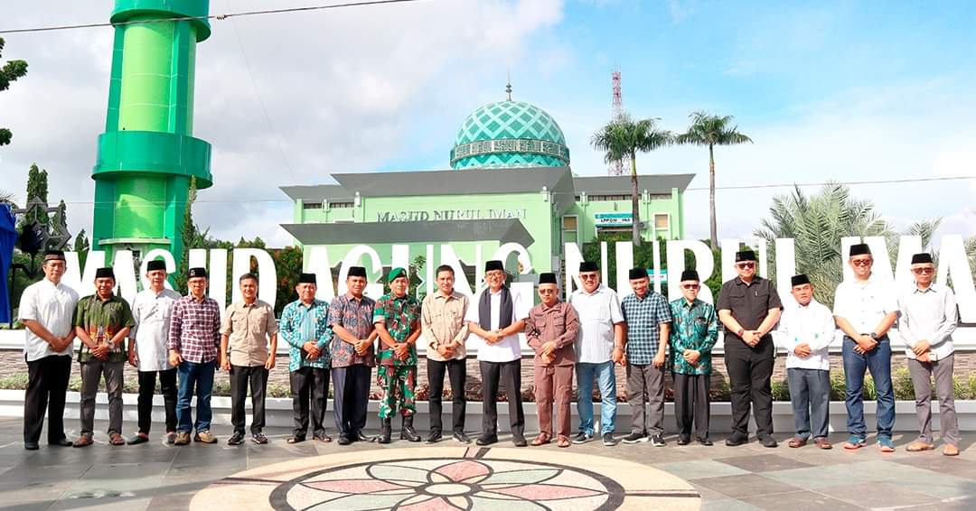 bank-nagari-serahkan-csr-pembuatan-tagline-masjid-agung-nurul-iman