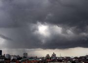 Samsat Solok Beri Bantuan, Korban Banjir Terima Uluran Tangan