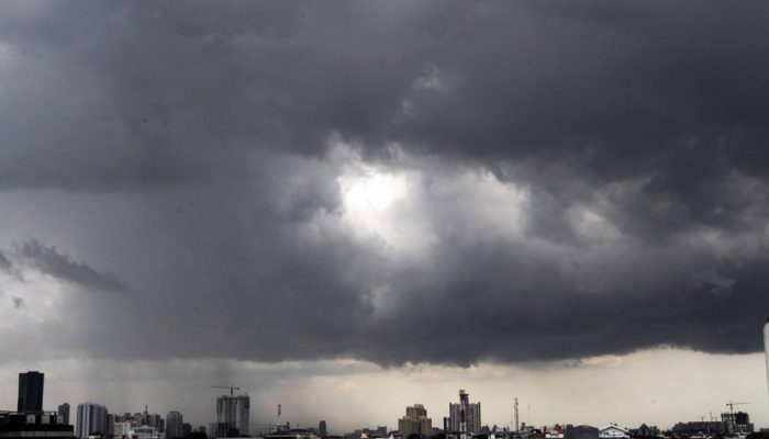 Padang Diguyur Hujan Deras, Warga Diminta Lebih Waspada