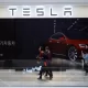 Persaingan Sengit Paksa Tesla Pangkas Tenaga Kerja