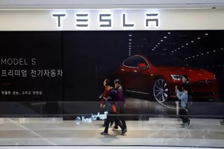 Persaingan Sengit Paksa Tesla Pangkas Tenaga Kerja