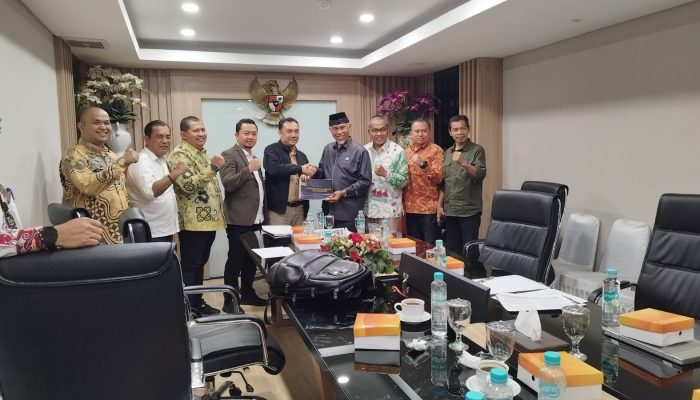 Bencana di Sumbar: Mahyeldi Sampaikan Kebutuhan Mendesak ke DPR RI