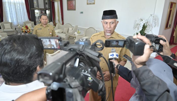 Mahyeldi Unggul di 4 Survei, Epyardi Melonjak di Survei Integral ?