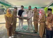 Dukung Ketahanan Pangan, Pemprov Sumbar Serahkan Benih Ikan Gariang kepada Pokmaswas