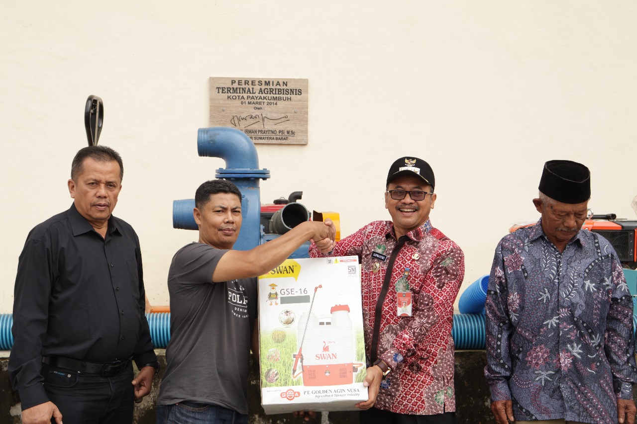30-kelompok-tani-di-payakumbuh-terima-bantuan-alat-dan-mesin-pertanian