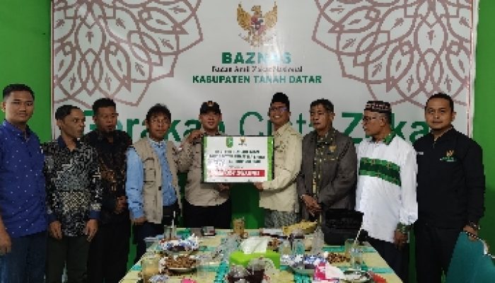 Baznas Riau Beri Bantuan Korban Banjir dan Longsor Sumbar