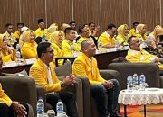 Wagub Sumbar Beralih ke Golkar, Kenakan Jas Kuning