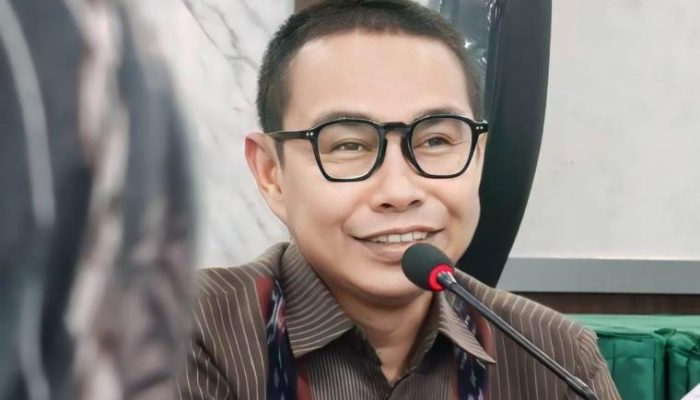 Akui Dosen Tetap di PTS, Ketua KI Siap Dipanggil DPRD Sumbar