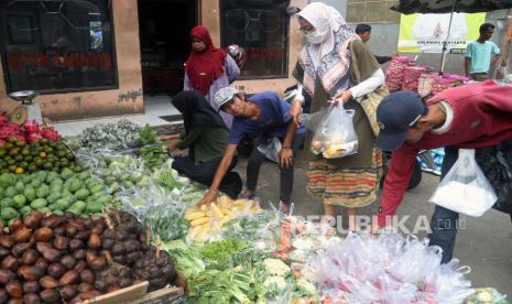 daya-beli-kelas-menengah-makin-lesu,-ekonom:-jangan-dibebankan-pajak