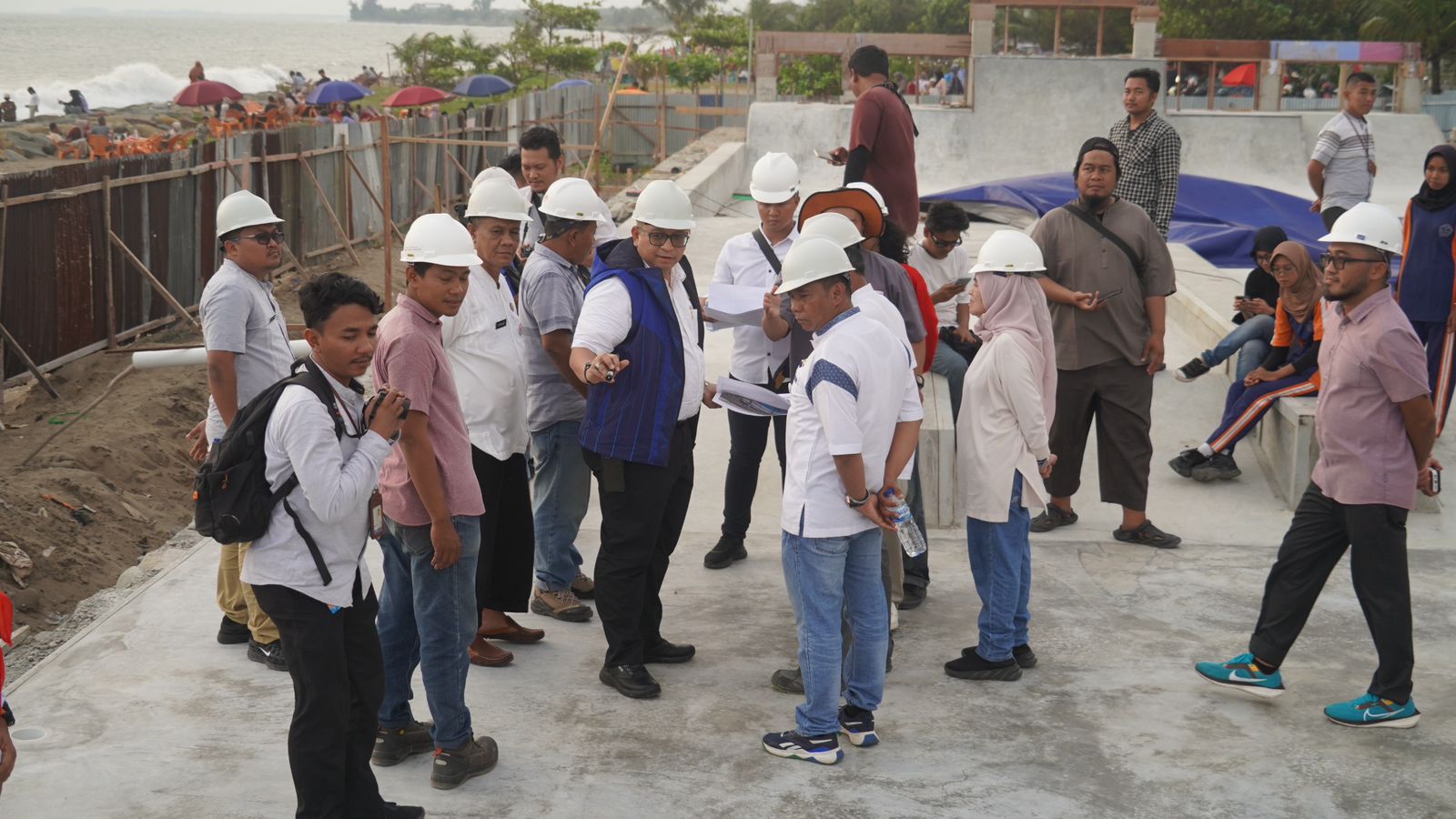 pj-wako-andree-algamar-tinjau-pembangunan-padang-skatepark