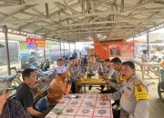 Interaksi Pasangan ASLI dan Masyarakat di Pasar Ampalu Mendapat Pengamanan Khusus