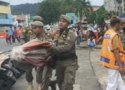 satpol-pp-padang-tertibkan-pkl-yang-jualan-di-fasum,-5-payung-diamankan