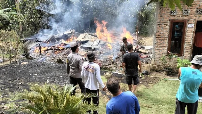 odgj-bakar-rumah-ibu-kandung-di-palembayan-agam,-kerugian-capai-rp100-juta