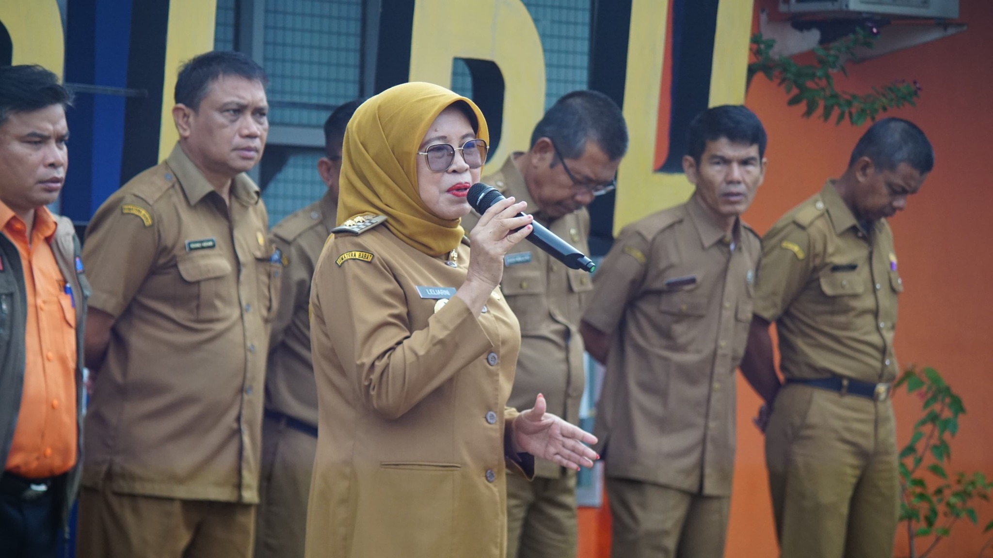 bakal-dihuni-7-opd,-wabup-dharmasraya-minta-dlh-tata-eks-rsud-sungai-dareh-jadi-bersih