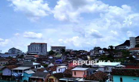 luhut-usulkan-revisi-garis-kemiskinan-nasional,-siap-dilaporkan-ke-presiden-prabowo