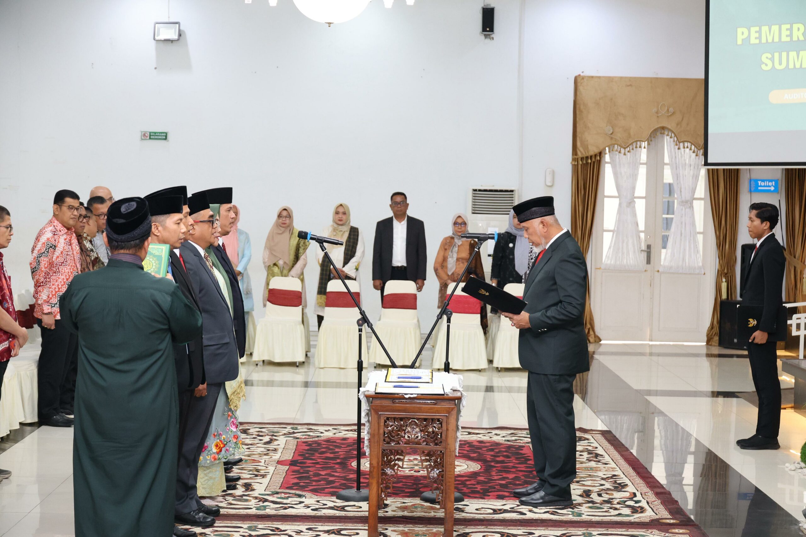 gubernur-mahyeldi-lantik-sejumlah-pejabat-tinggi-pratama-di-lingkungan-pemprov-sumbar