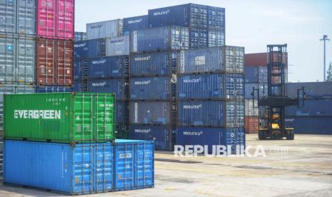 pelindo-mulai-layani-peti-kemas-di-terminal-kijing-pekan-ketiga-juni