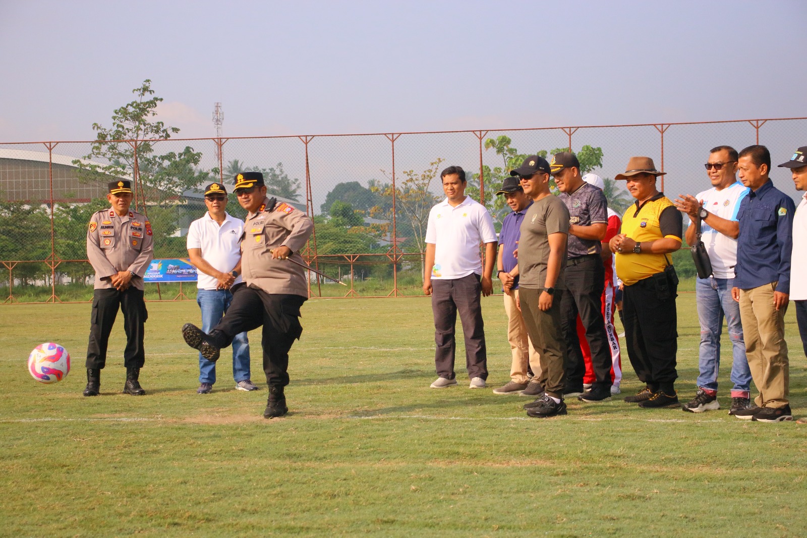polres-kota-payakumbuh-gelar-turnamen-sepakbola-u-40