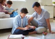 Peran Orang Tua Bentuk Anak Tangguh Finansial, Ini Cara Ajarkannya Sejak Dini