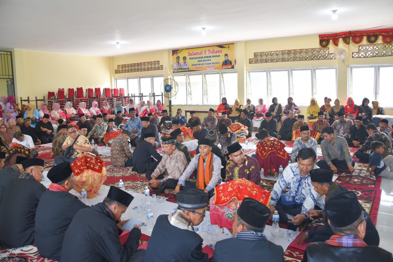 wawako-maigus-nasir-hadiri-pengukuhan-ninik-mamak-nan-bajinih-adat-kan-nanggalo