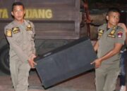 Satpol PP Padang Tertibkan Karaoke Liar di Pasir Jambak