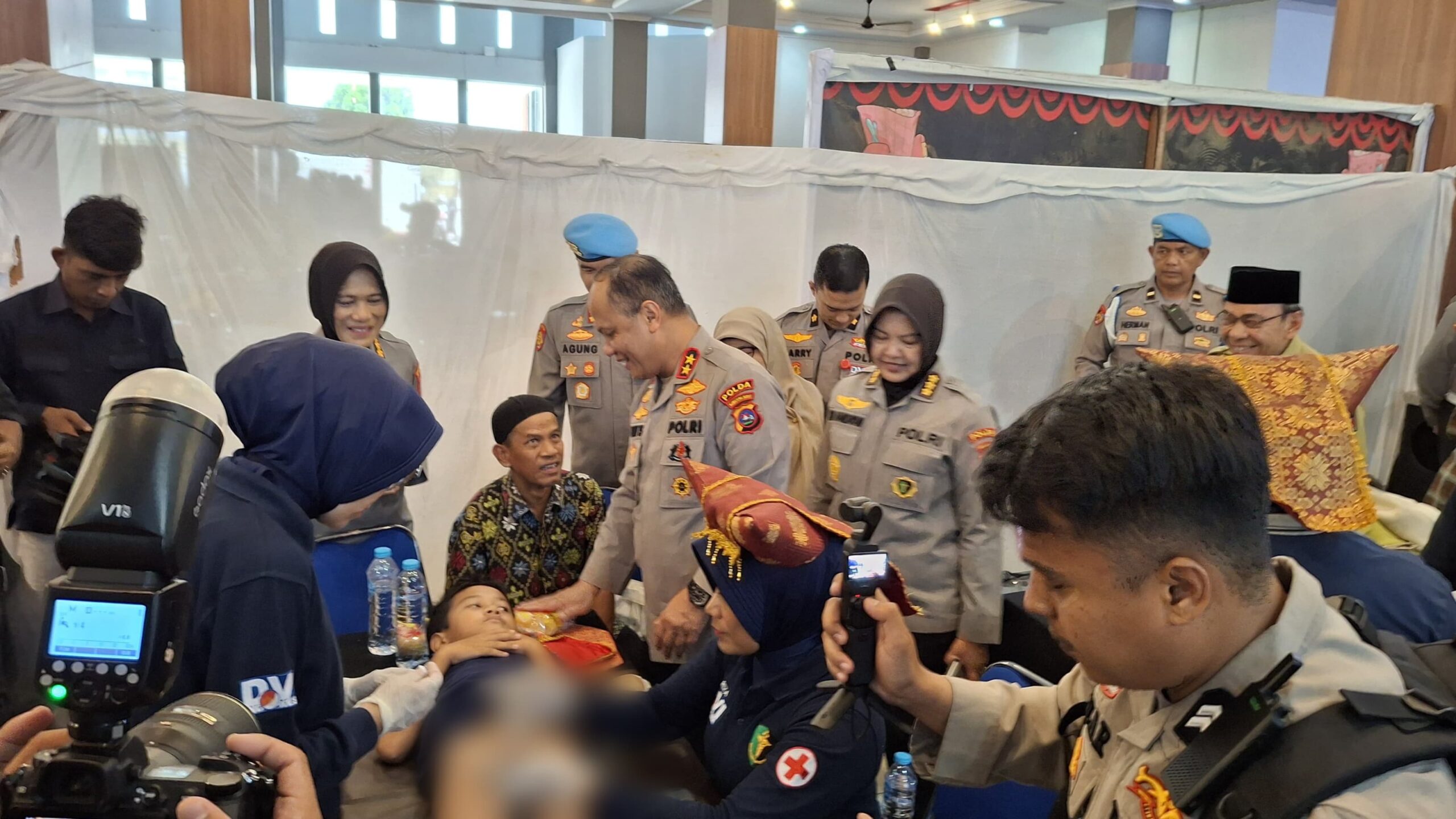 bakti-kesehatan-polda-sumbar-hut-bhayangkara-ke-79:-donor-darah-hingga-operasi-katarak
