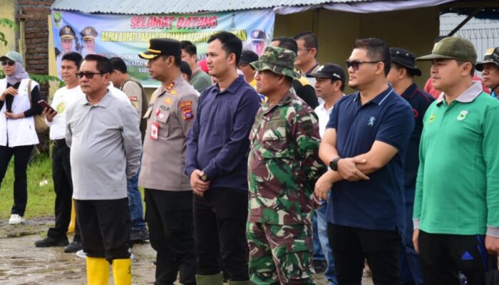 Alat Berat Dikerahkan, Bupati, Wakil Bupati dan Ratusan Masyarakat Padang Pariaman Gotong Royong di Kasai Permai