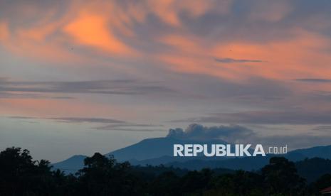 gunung-marapi-kembali-erupsi,-warga-diminta-waspada-lahar-dan-abu-vulkanik
