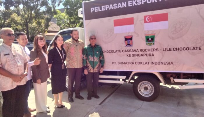 Dilepas Wali Kota Padang Fadly Amran, Produk UMKM L’ile Chocolate Ekspor ke Singapura