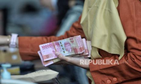 pasar-khawatir-perang-meruncing,-rupiah-dalam-tren-melemah