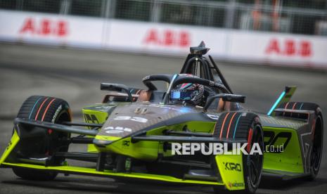 formula-e-jakarta-2025:-penuh-drama,-pembalap-keturunan-indonesia-hampir-juara-tapi-ditikung-ticktum