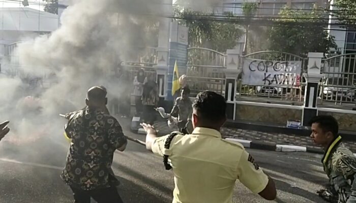 Mahasiswa Baku Hantam, Tuntut Kajati Dicopot dan Kasus Lahan 650 Ha Dipercepat
