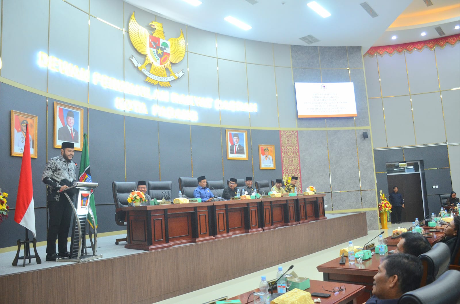 sidang-paripurna-dprd-padang-akhirnya-sepakati-perubahan-kua-ppas-apbd-2025