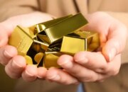 Emas Batangan vs Perhiasan: Mana yang Tepat untuk Investasi?