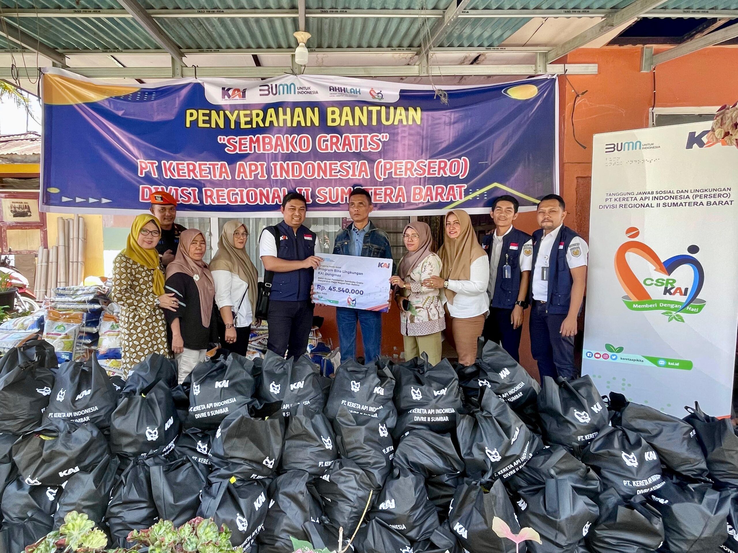 sinergi-sosial:-kai-divre-ii-sumbar-bantu-sembako-untuk-warga-paga-nagari-nan-balimo