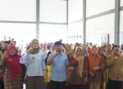 Anggota DPR RI Ade Rezki Pratama bersama BGN Sosialisasikan MBG di Pasaman Barat