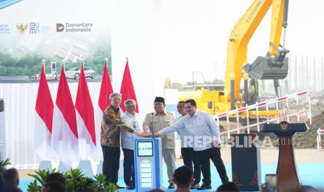 prabowo-groundbreaking-pabrik-baterai,-erick-tegaskan-dukungan-bumn-untuk-percepat-hilirisasi-energi