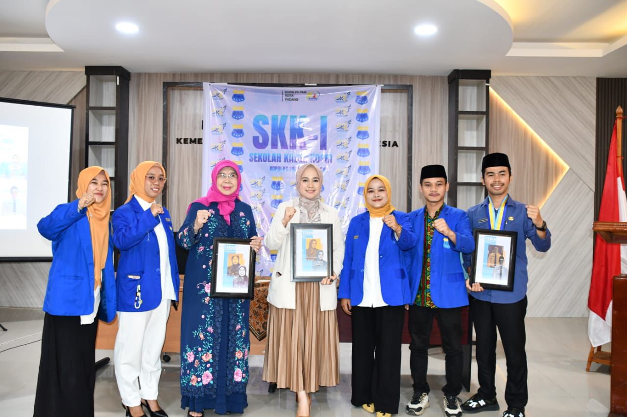 ketua-tp-pkk-kota-padang-dr-dian-puspita-jadi-narasumber-seminar-dan-sekolah-kader-kopri