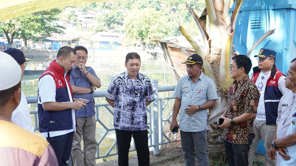 tata-objek-wisata-batang-arau,-pemko-padang-keruk-sedimen-mulai-dari-jembatan-siti-nurbaya-hingga-ke-hulu-sungai