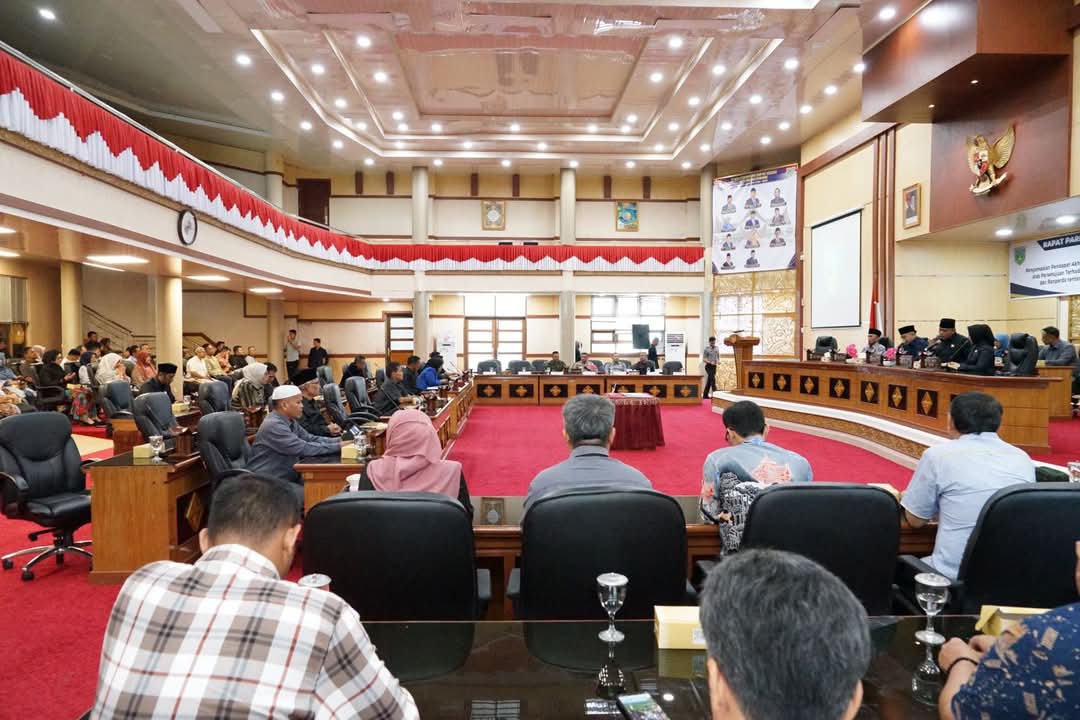 dprd-padang-panjang-sahkan-perda-rpjmd-2025-2029-dan-perubahan-apbd-2025