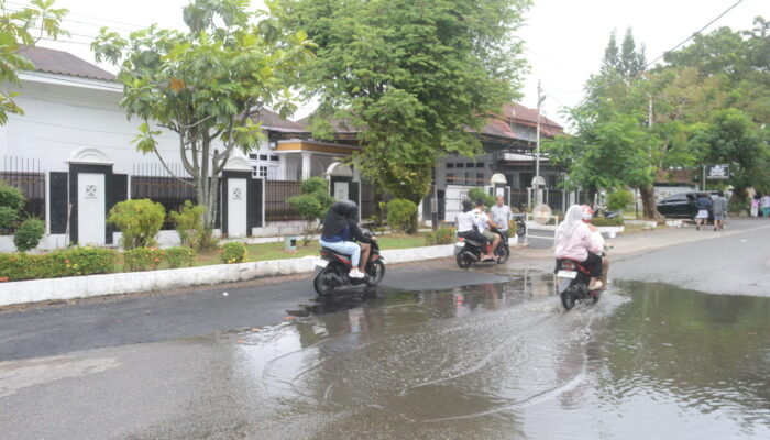 Dinas PUPR Padang Tambal 27 Jalan Rusak di Flamboyan