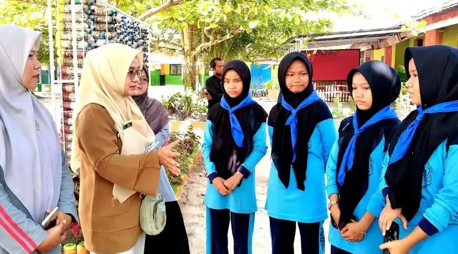 mtsn-3-padang-pariaman-dikunjungi-tim-sekolah-adiwiyata-sumbar
