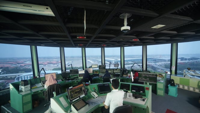 puluhan-penerbangan-pesawat-di-bandara-soetta-dibatalkan-gegara-layangan