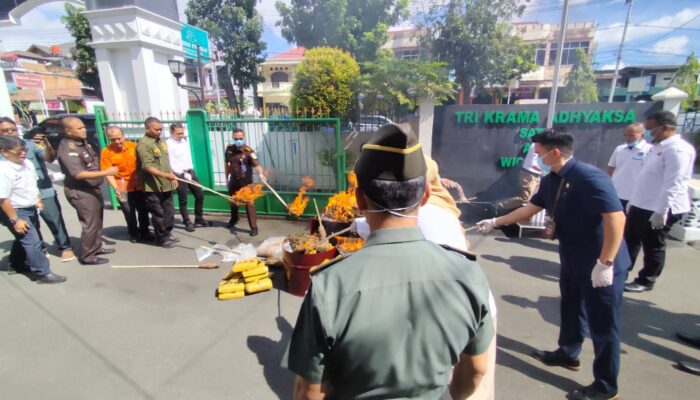 Kejari Payakumbuh Musnahkan Narkoba, Wali Kota Ungkap Keprihatinan
