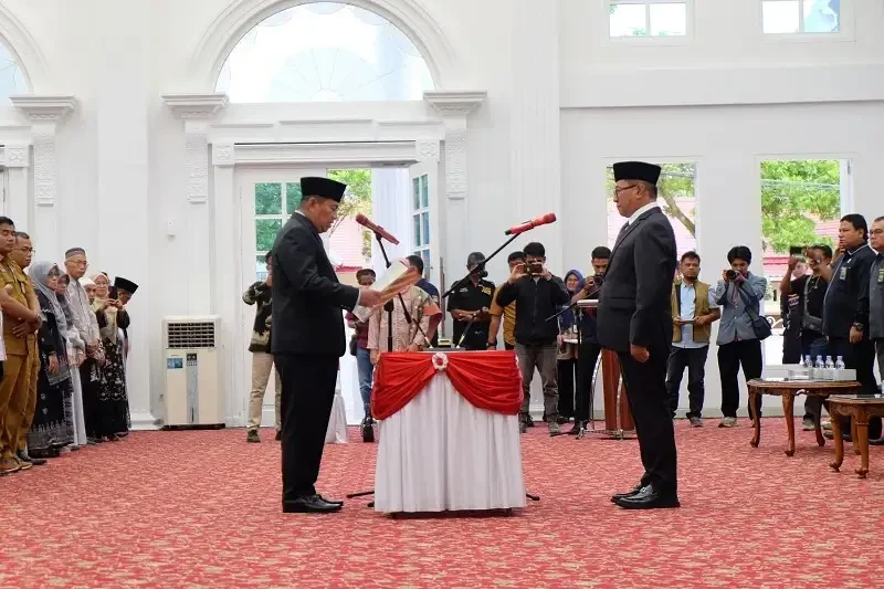 rismal-hadi-resmi-jabat-sekda-bukittinggi-defenitif